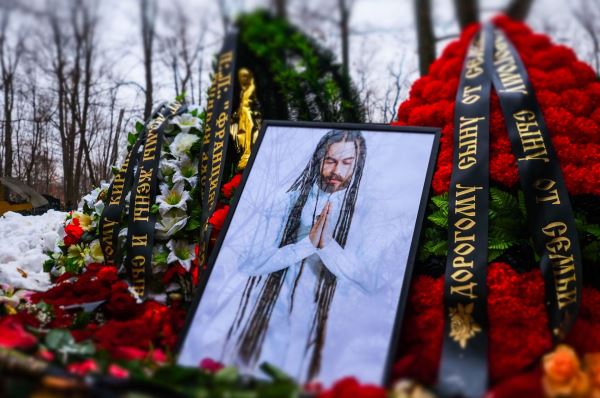 Презирал деда и лишился всего: что произошло с единственным сыном Децла4